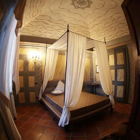 Relais Unico Castel Rosso Кераско