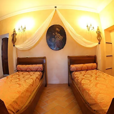 Relais Unico Castel Rosso 5* Кераско