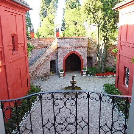 Relais Unico Castel Rosso 5* Кераско