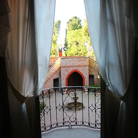 Relais Unico Castel Rosso Кераско